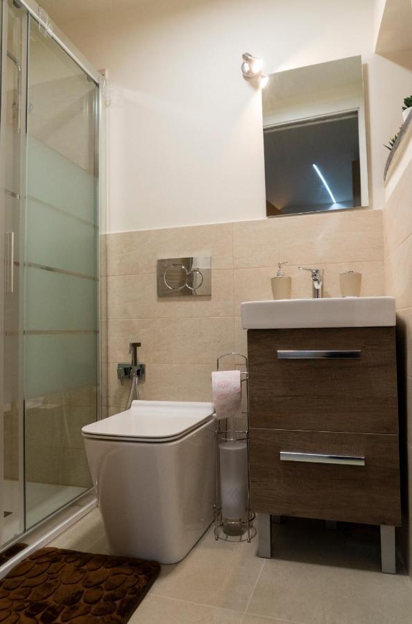 Ad Un Passo Dal Centro Apartment Катания Екстериор снимка